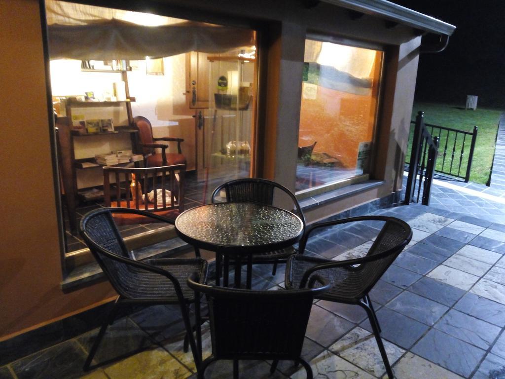 Hostal La Searila Seares Exterior foto